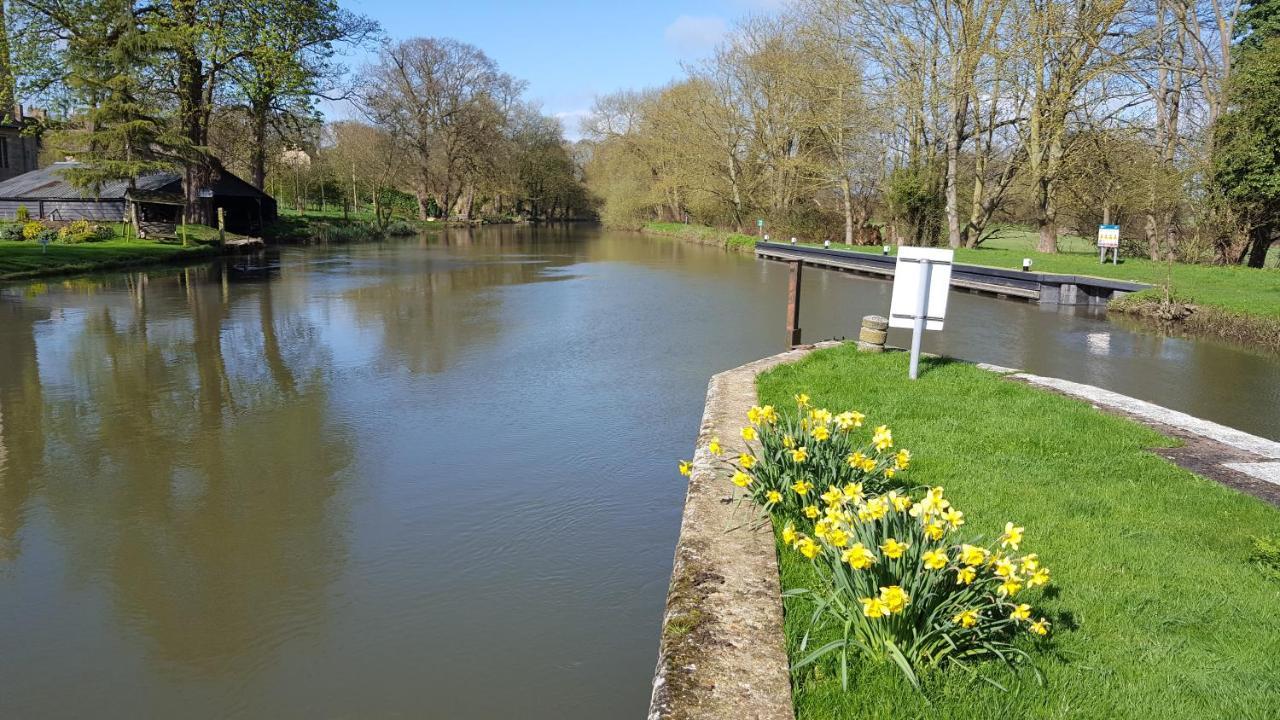 River Nene Cottages Water Newton المظهر الخارجي الصورة