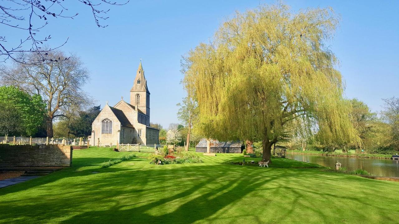 River Nene Cottages Water Newton المظهر الخارجي الصورة