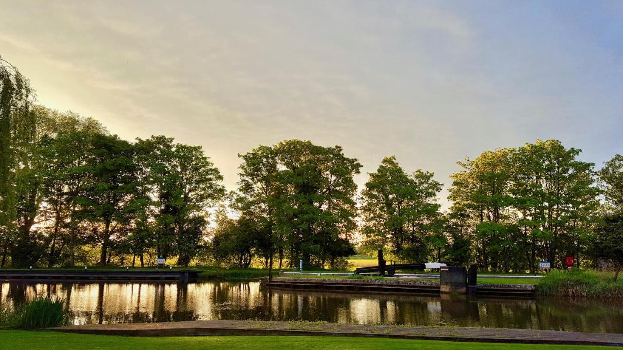 River Nene Cottages Water Newton المظهر الخارجي الصورة