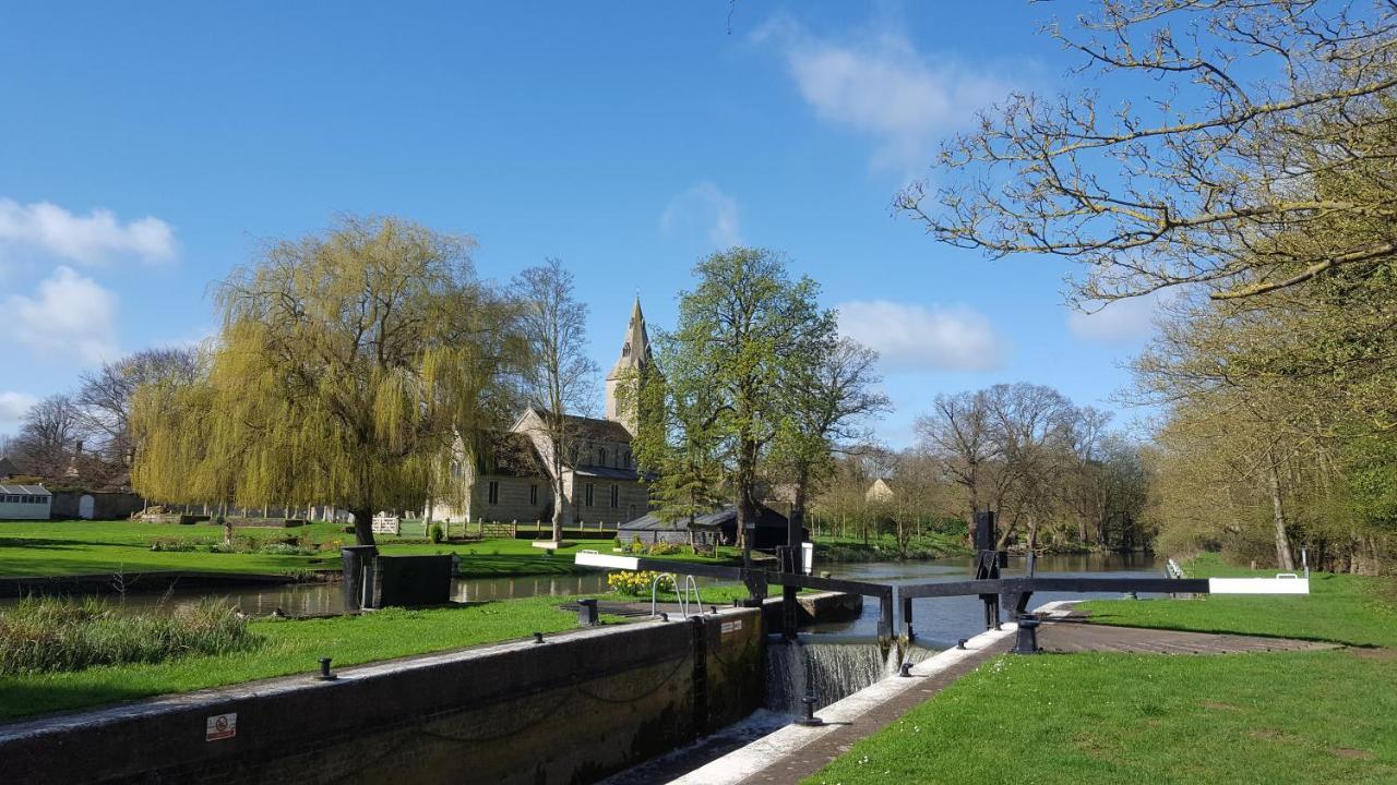 River Nene Cottages Water Newton المظهر الخارجي الصورة